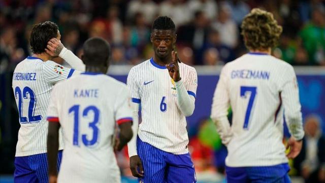 皇冠体育官方入口-【揭秘】老兵小将都挨训 法国队更衣室还好吗？